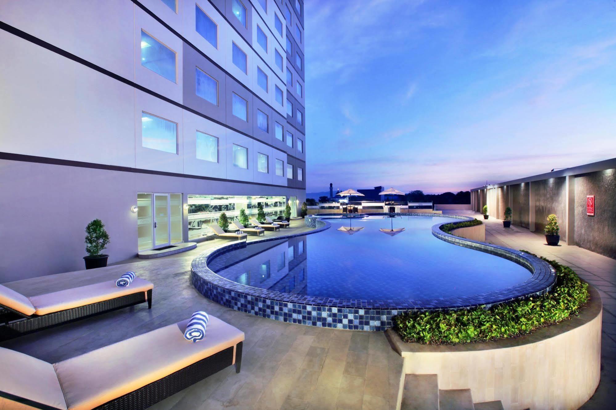 Aston Kupang Hotel & Convention Center Exterior foto